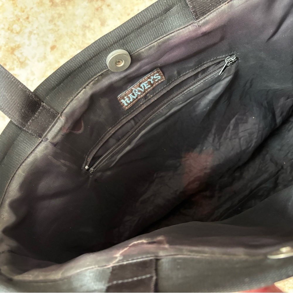 Harvey’s Seatbelt Double Handle Tote - Picture 6 of 9